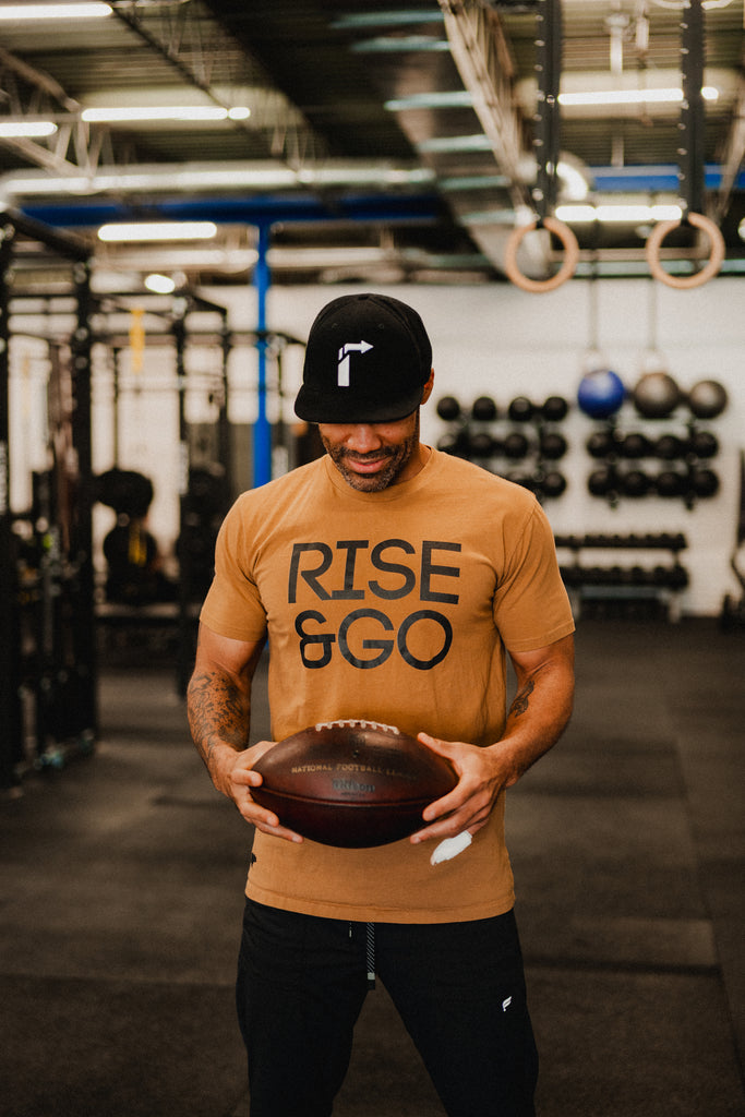 CAMEL RISE & GO TEE