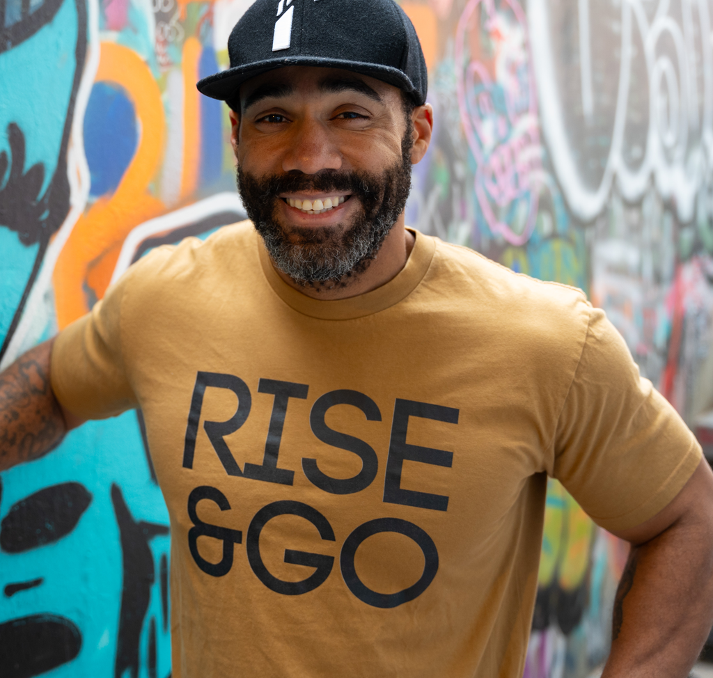 CAMEL RISE & GO TEE